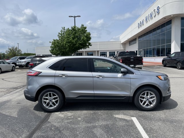 Vehicle image 4 of 29