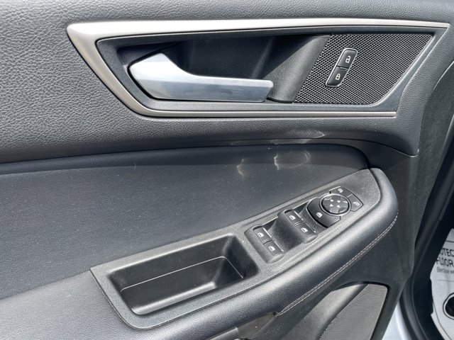 Vehicle image 19 of 29