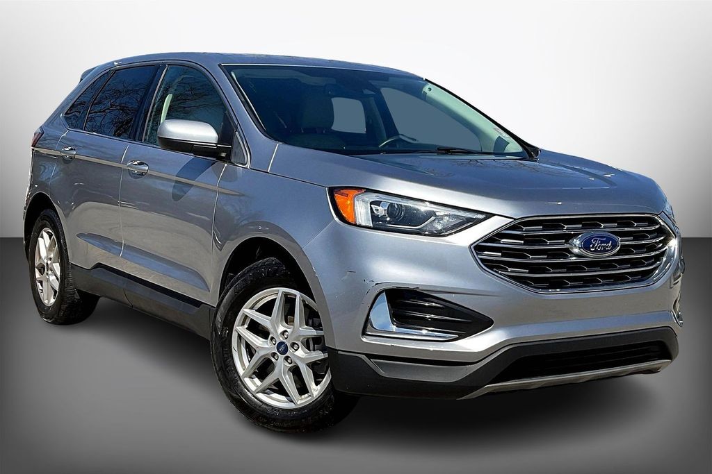 2022 Ford Edge SEL Image 3 of 34