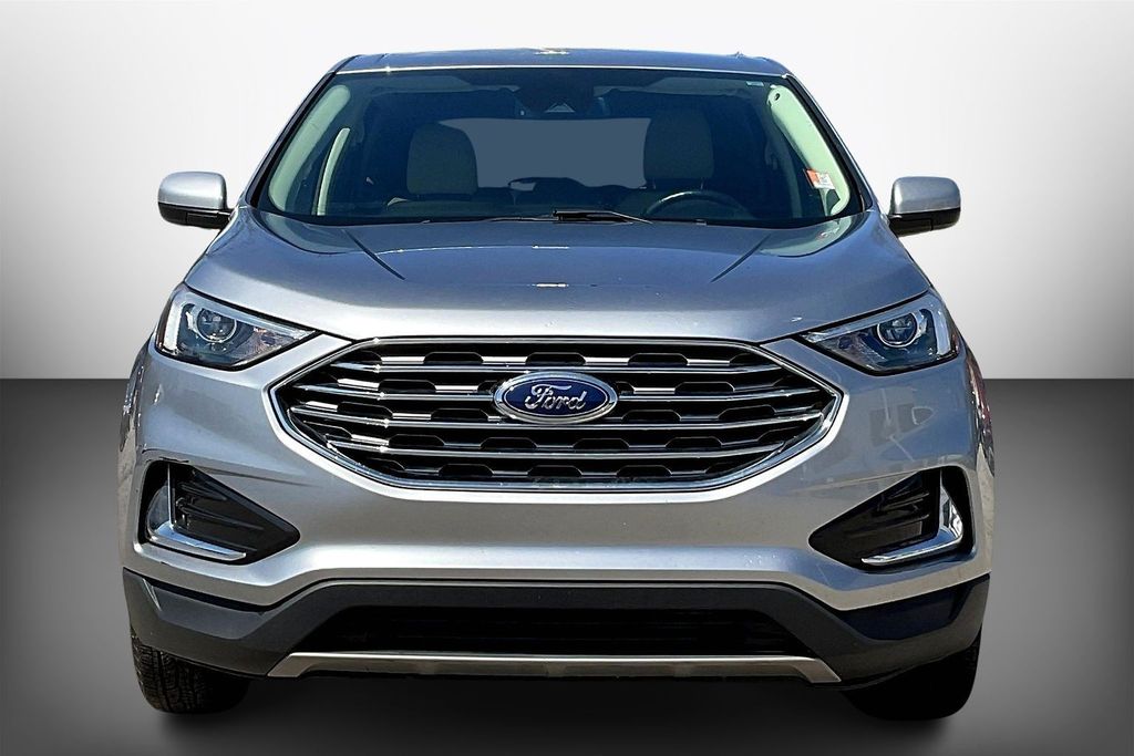 2022 Ford Edge SEL Image 2 of 34
