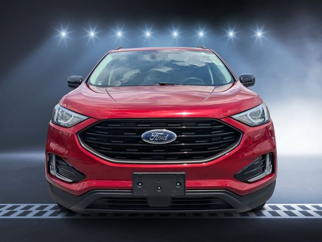 2022 Ford Edge SEL Image 2 of 33