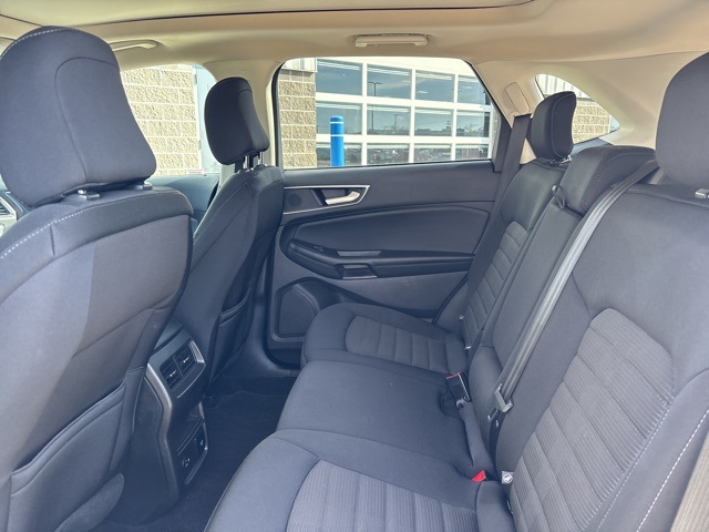 Vehicle image 33 of 34