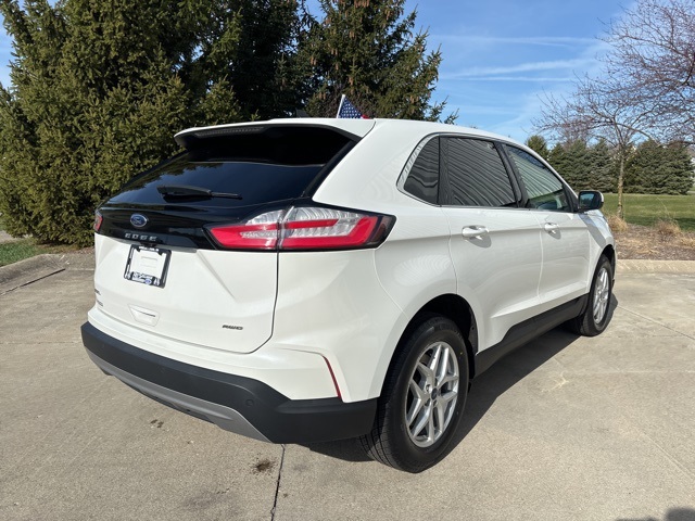 Vehicle image 6 of 34