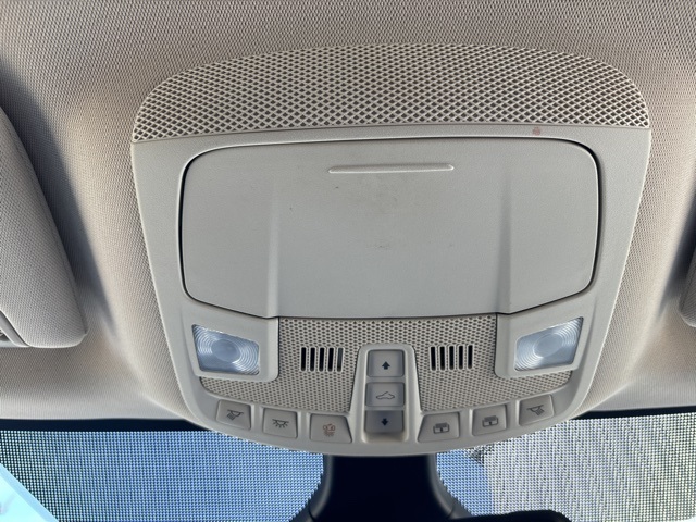 Vehicle image 31 of 34