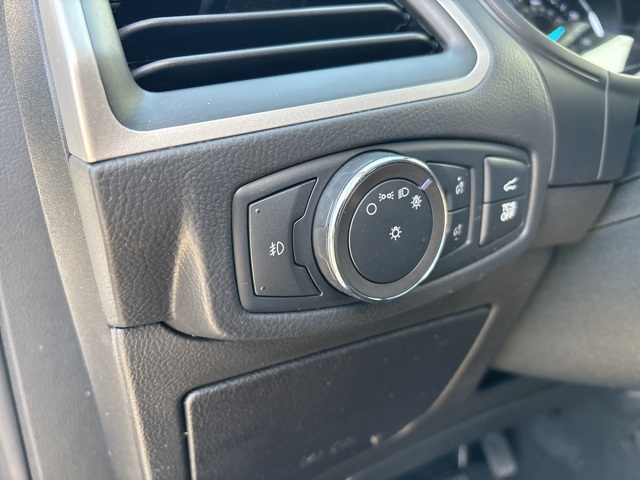 Vehicle image 17 of 34