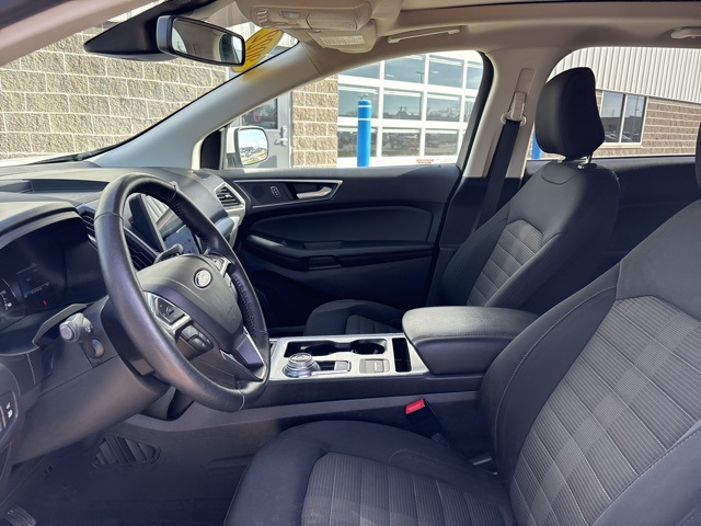 Vehicle image 14 of 34