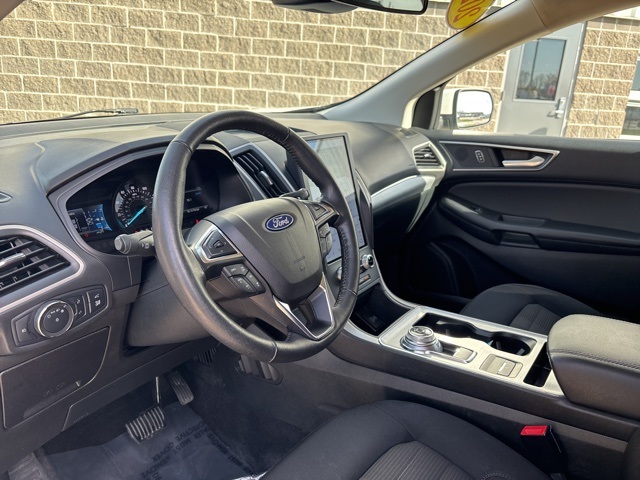 Vehicle image 18 of 34