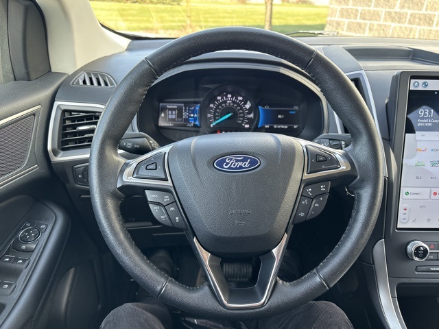 Vehicle image 19 of 34