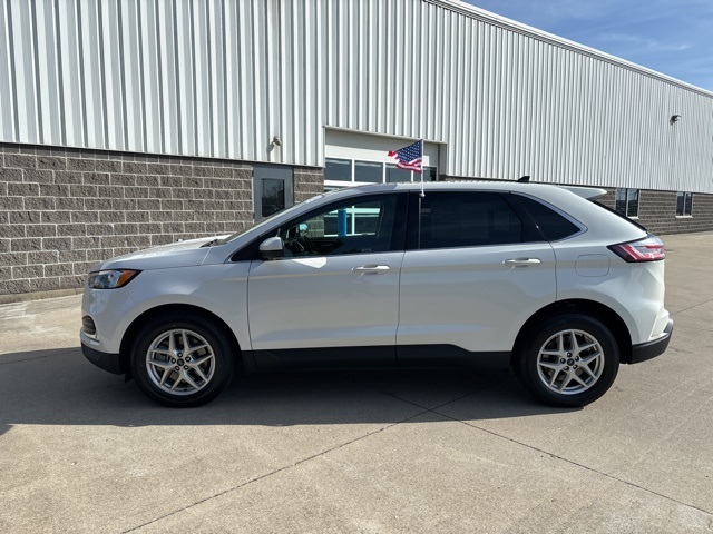 Vehicle image 9 of 34