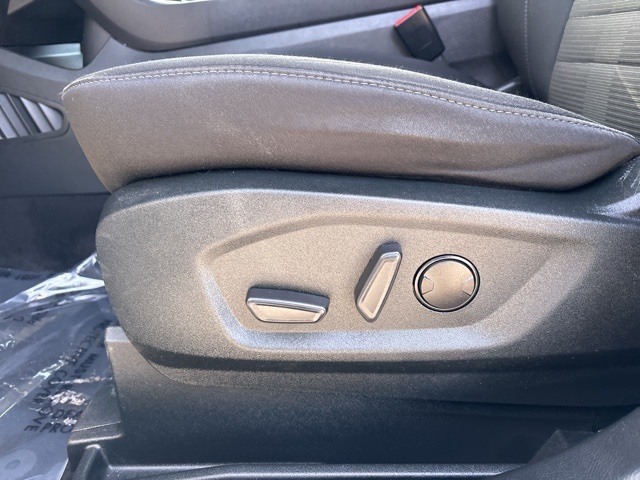 Vehicle image 15 of 34