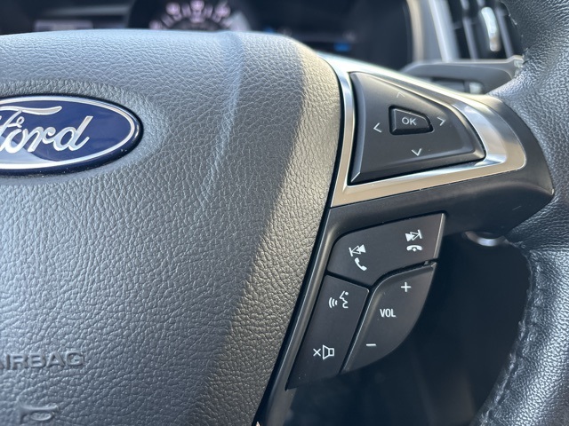 Vehicle image 21 of 34