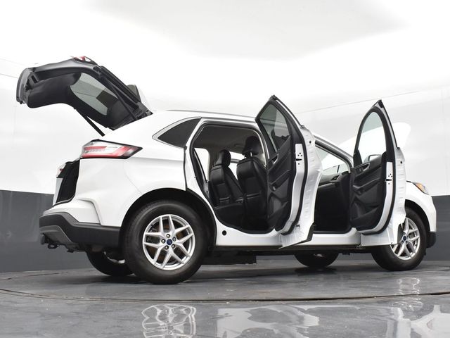 Vehicle image 21 of 61