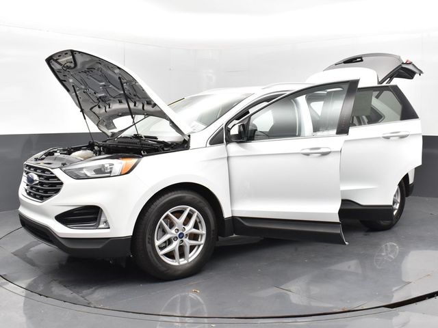 Vehicle image 4 of 61