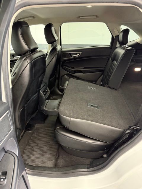 Vehicle image 37 of 61