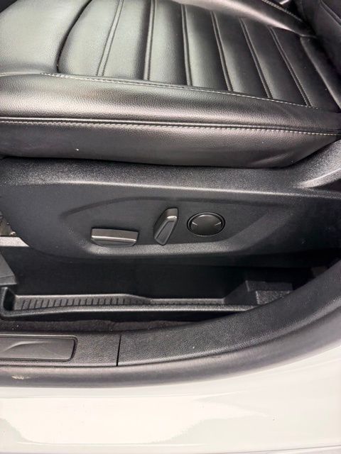 Vehicle image 59 of 61