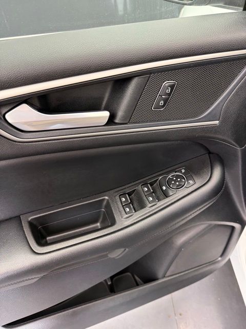 Vehicle image 47 of 61