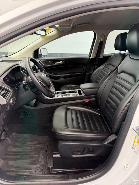 Vehicle image 38 of 61