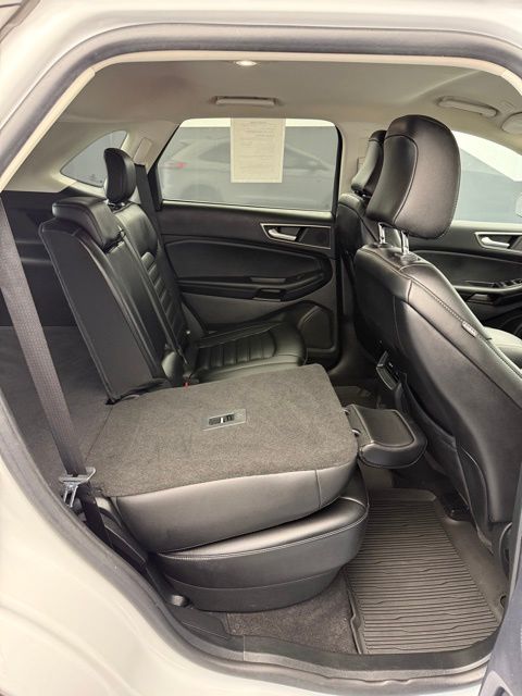 Vehicle image 52 of 61