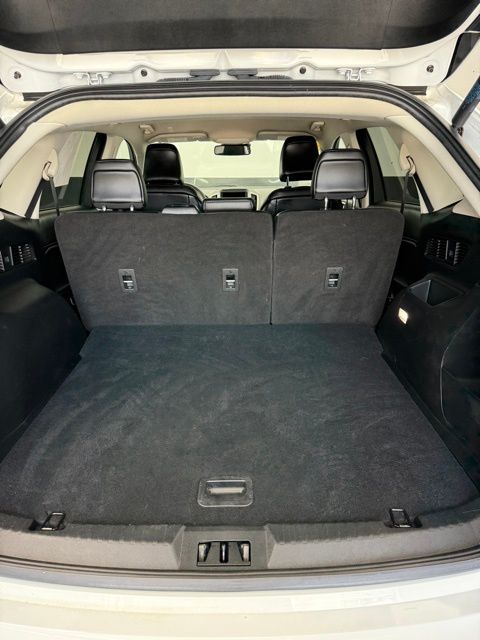 Vehicle image 34 of 61