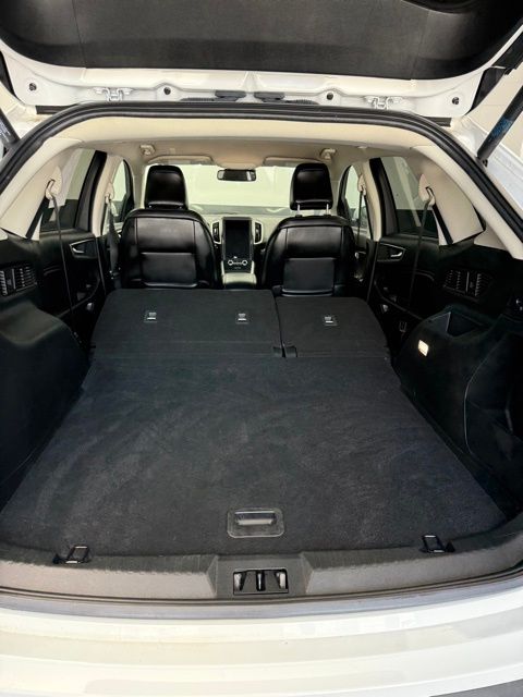 Vehicle image 35 of 61
