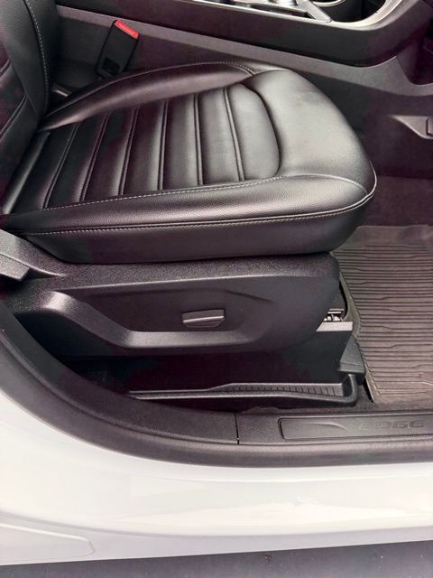 Vehicle image 36 of 61