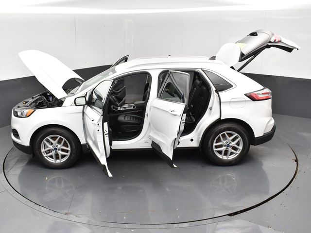 Vehicle image 32 of 61