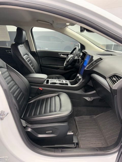Vehicle image 40 of 61
