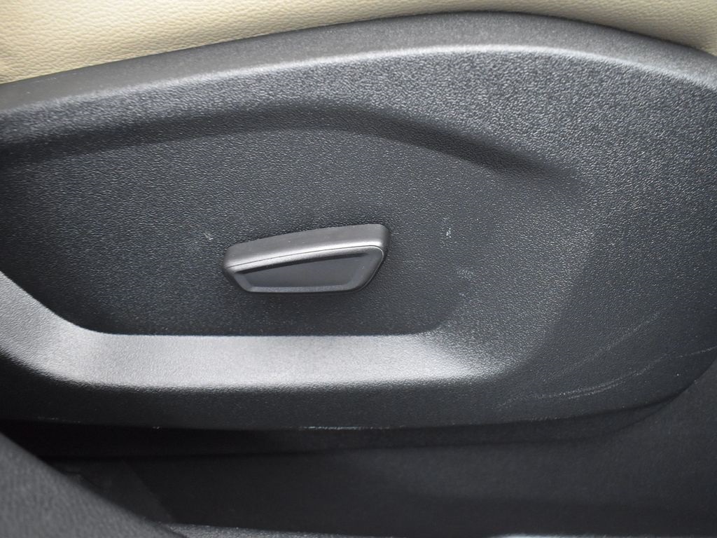 Vehicle image 46 of 56