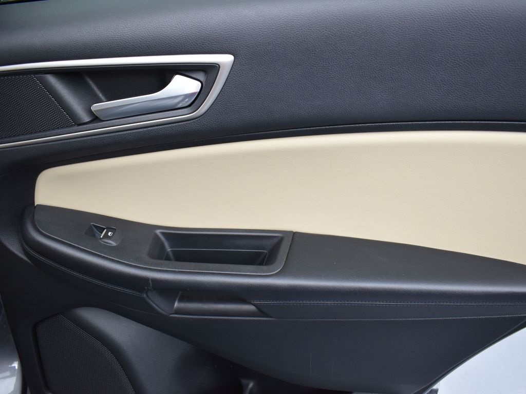 Vehicle image 47 of 56