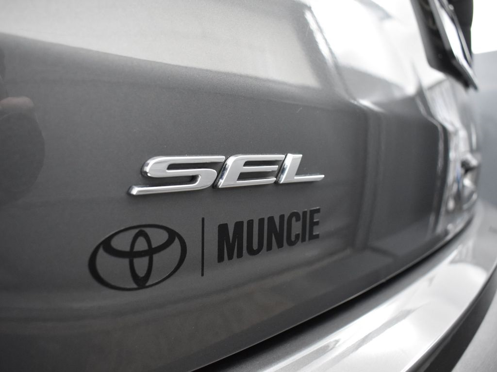 Vehicle image 33 of 56
