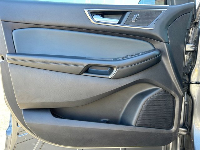 Vehicle image 21 of 36