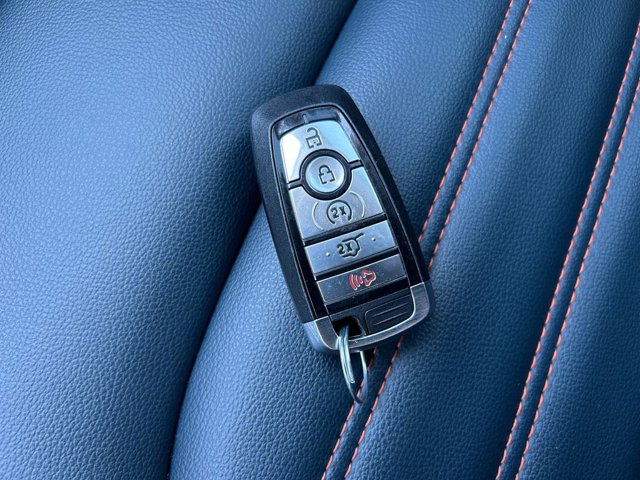 Vehicle image 32 of 36