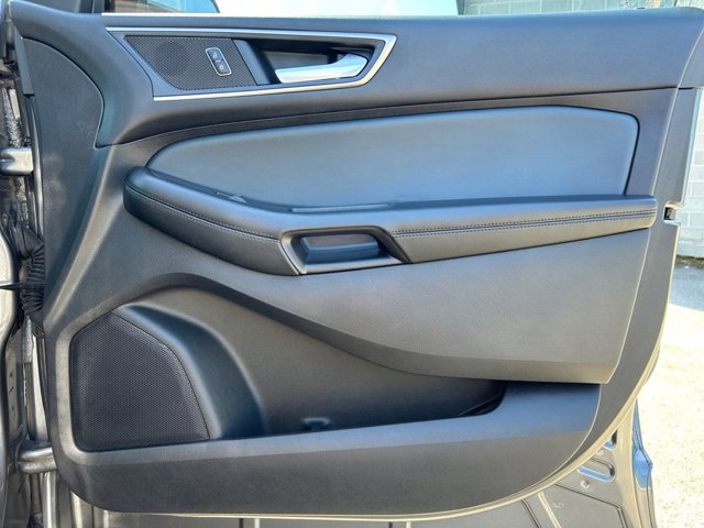 Vehicle image 24 of 36