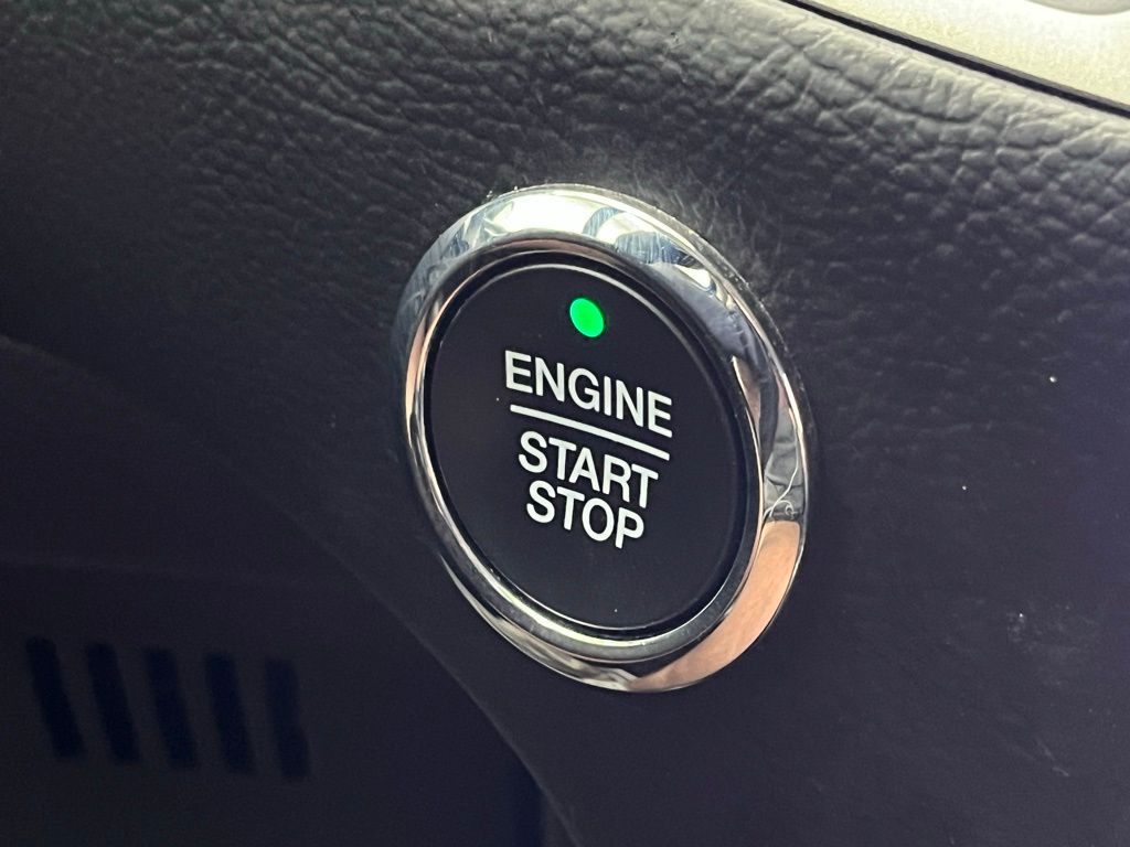 2022 Ford Edge SEL Image 31 of 33