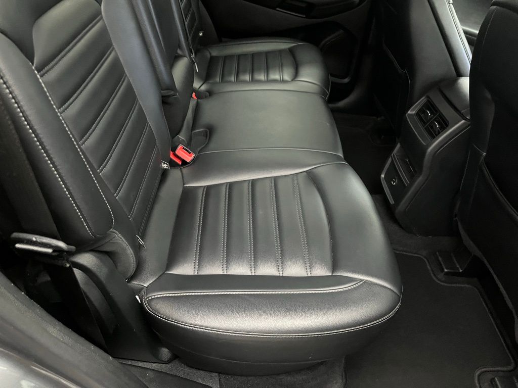 2022 Ford Edge SEL Image 12 of 33