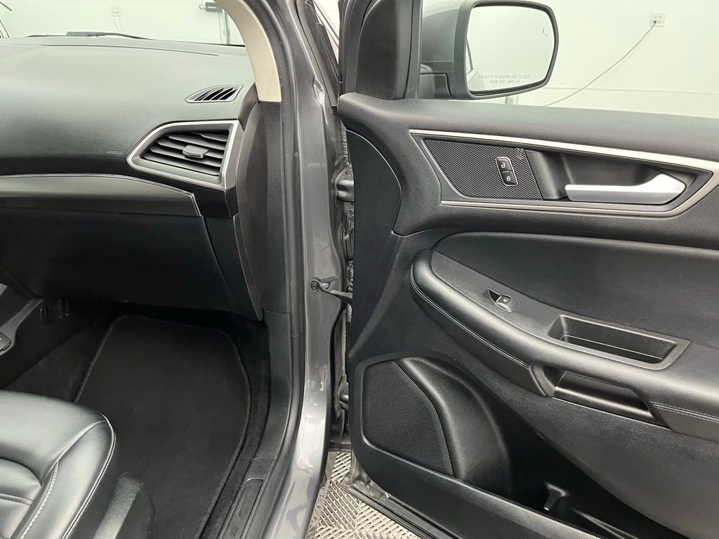 2022 Ford Edge SEL Image 21 of 33