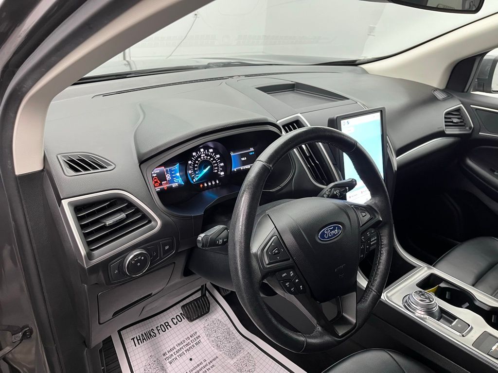 2022 Ford Edge SEL Image 18 of 33