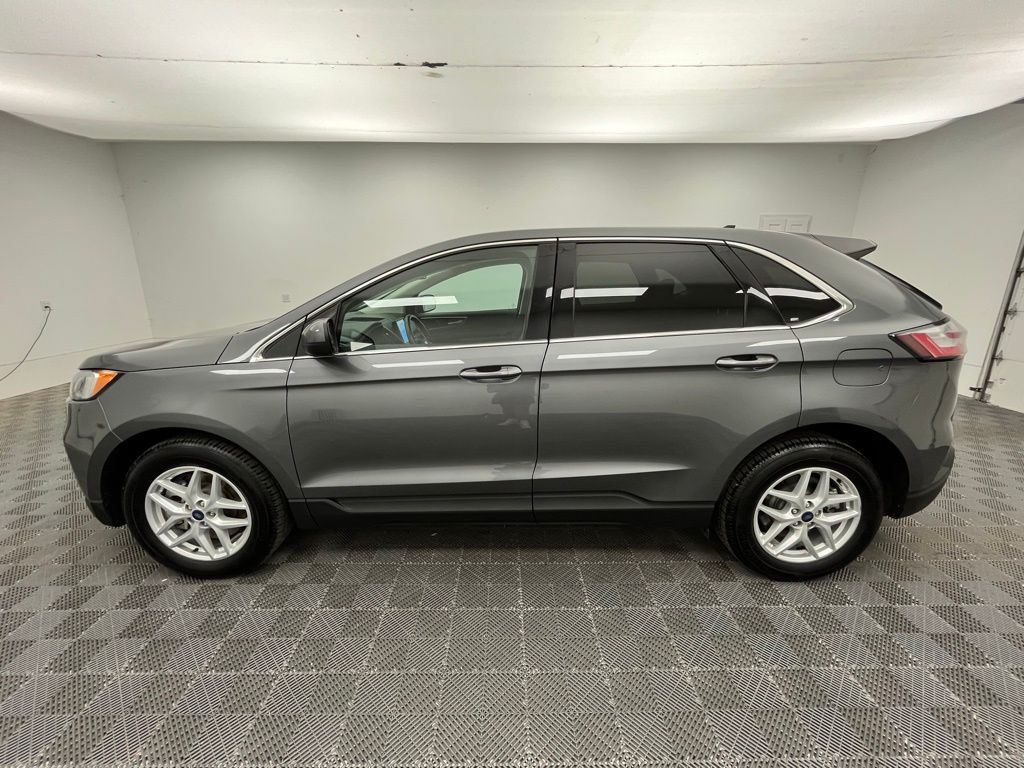 2022 Ford Edge SEL Image 7 of 33