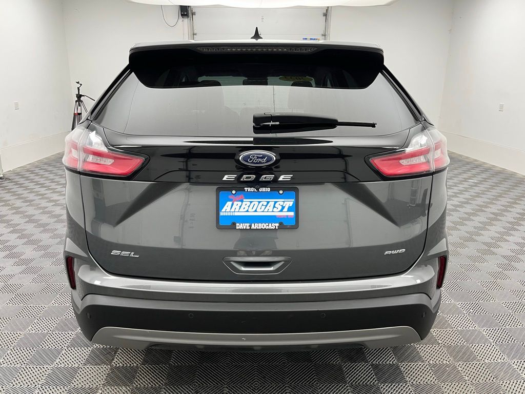 2022 Ford Edge SEL Image 10 of 33