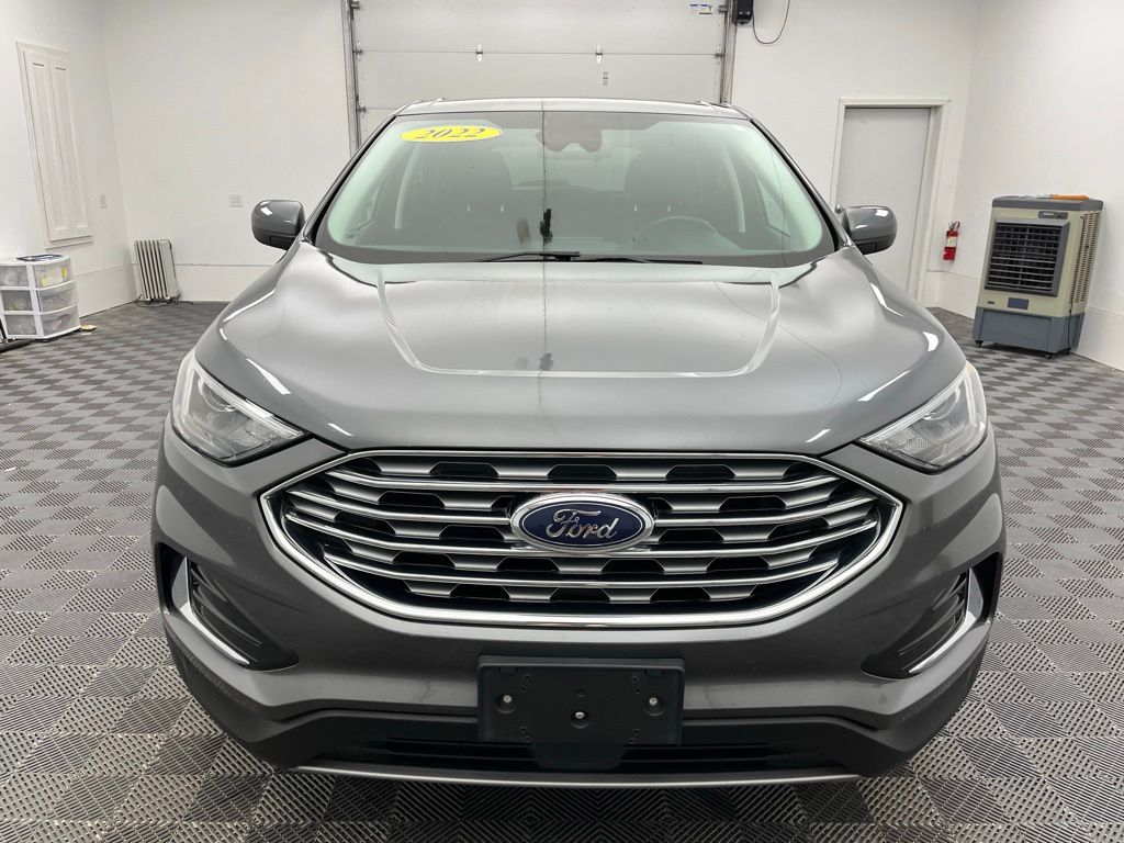 2022 Ford Edge SEL Image 2 of 33