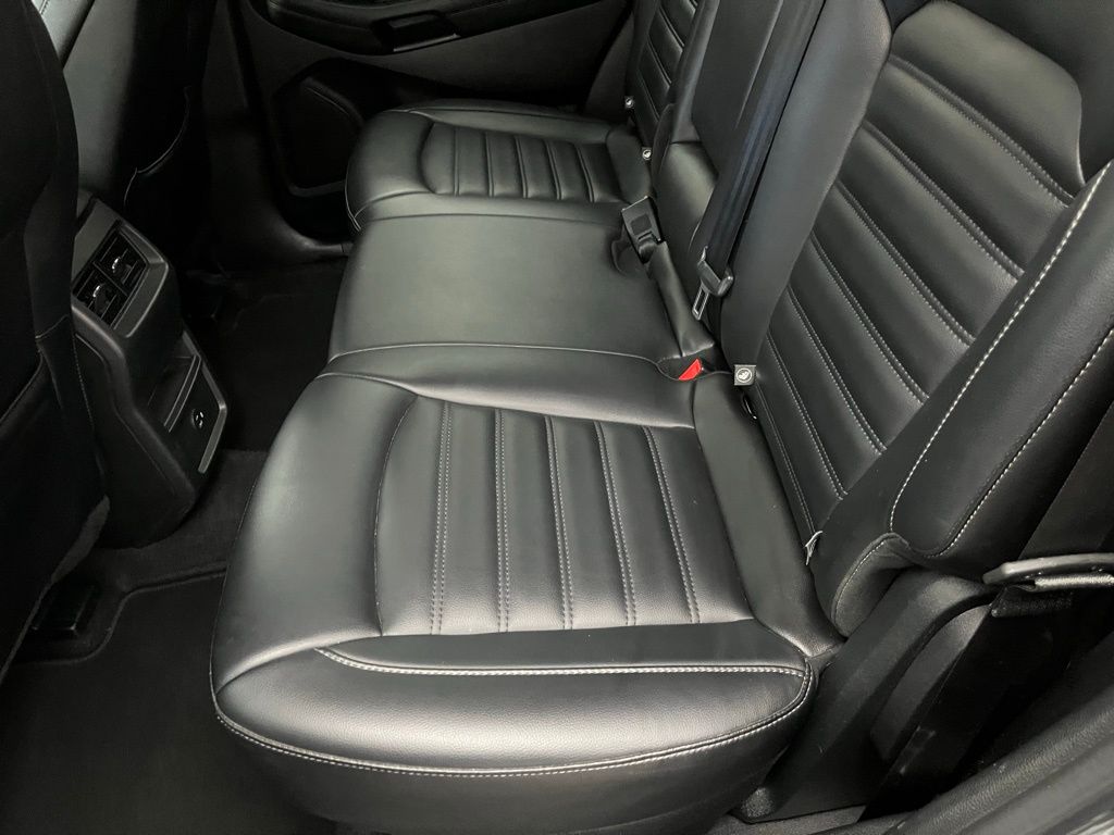 2022 Ford Edge SEL Image 16 of 33