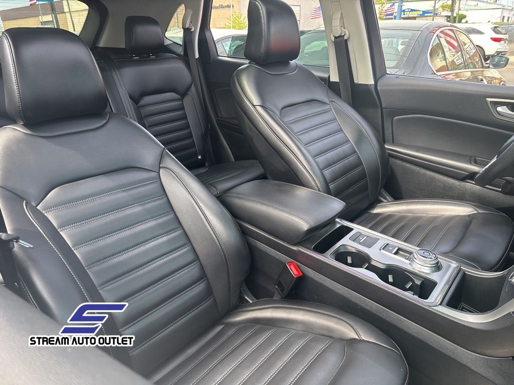 Vehicle image 10 of 36