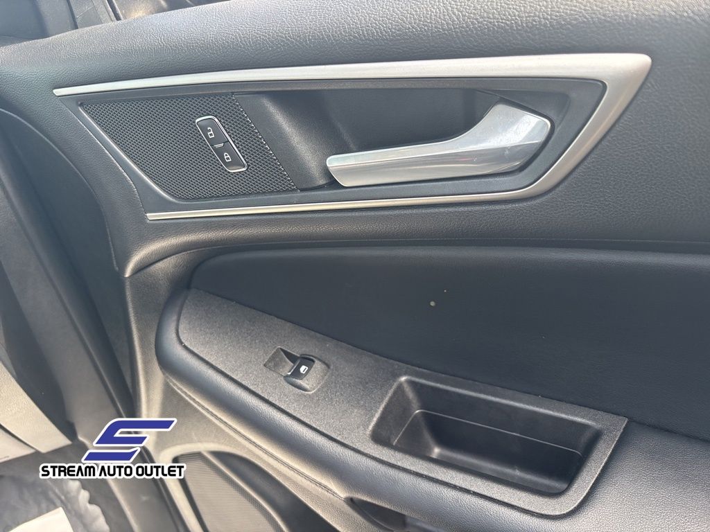 Vehicle image 11 of 36