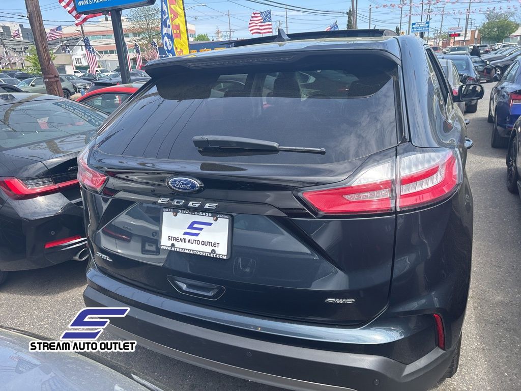 Vehicle image 4 of 36