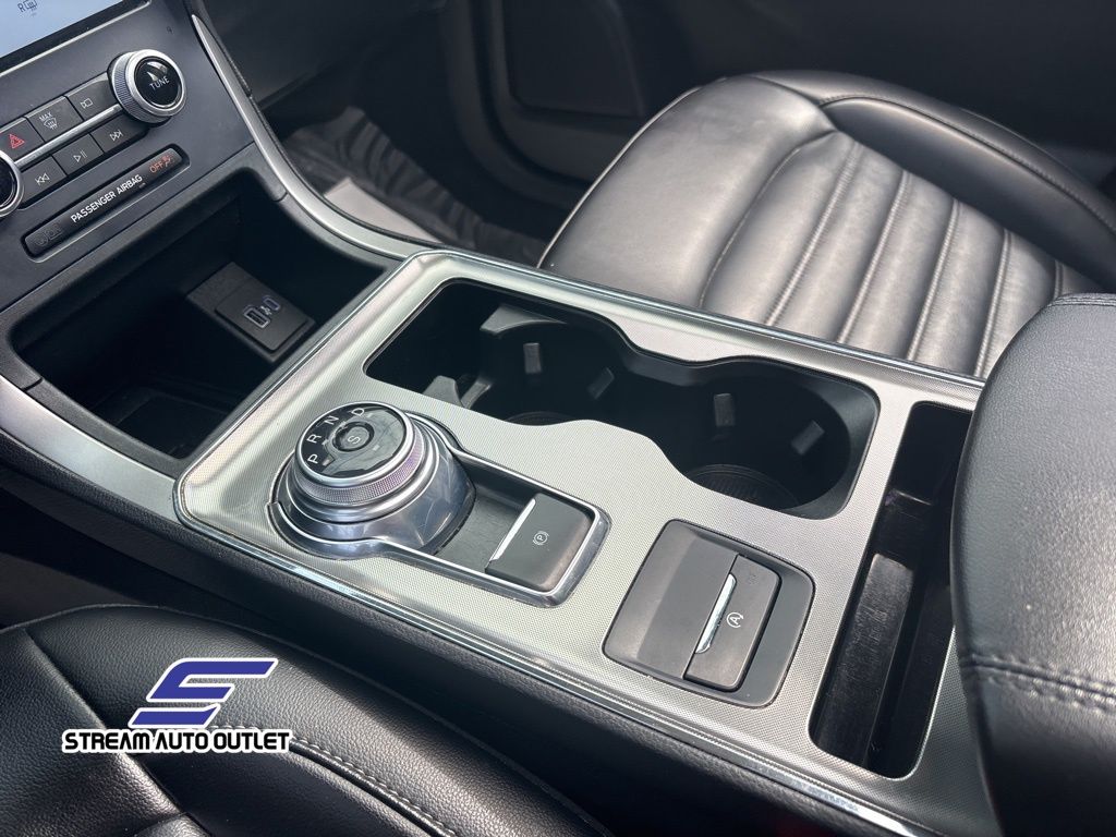Vehicle image 33 of 36