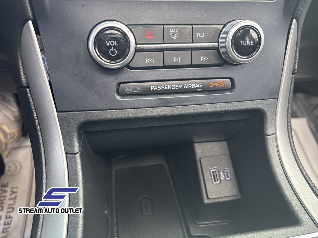 Vehicle image 32 of 36