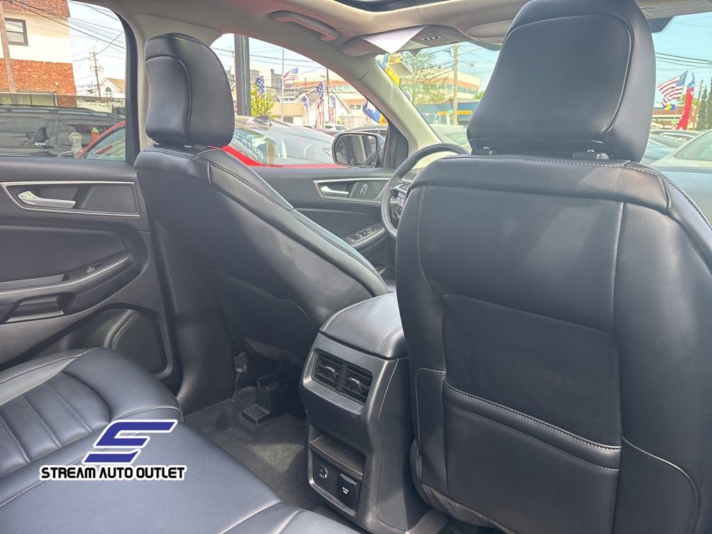 Vehicle image 13 of 36