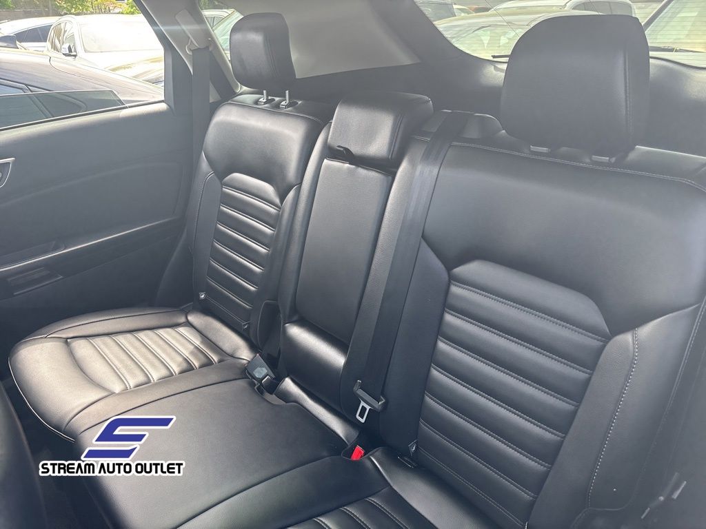 Vehicle image 21 of 36