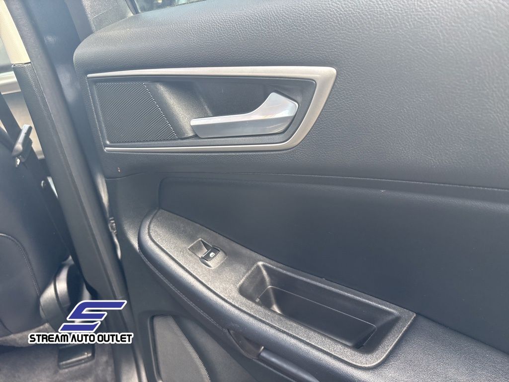 Vehicle image 14 of 36