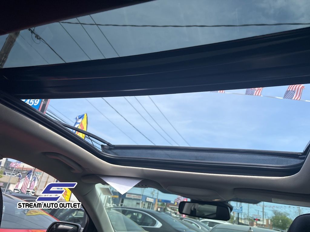 Vehicle image 18 of 36